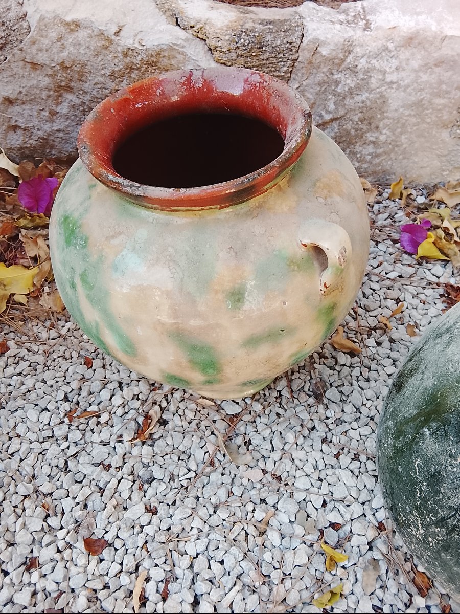 Petit pot en terre cuite vernissée jaune et coulées vertes XIXe