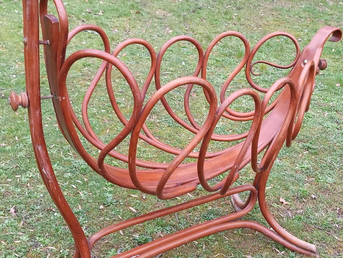 Beautiful Cradle In Turned Wood From Thonet Around 1900-photo-2