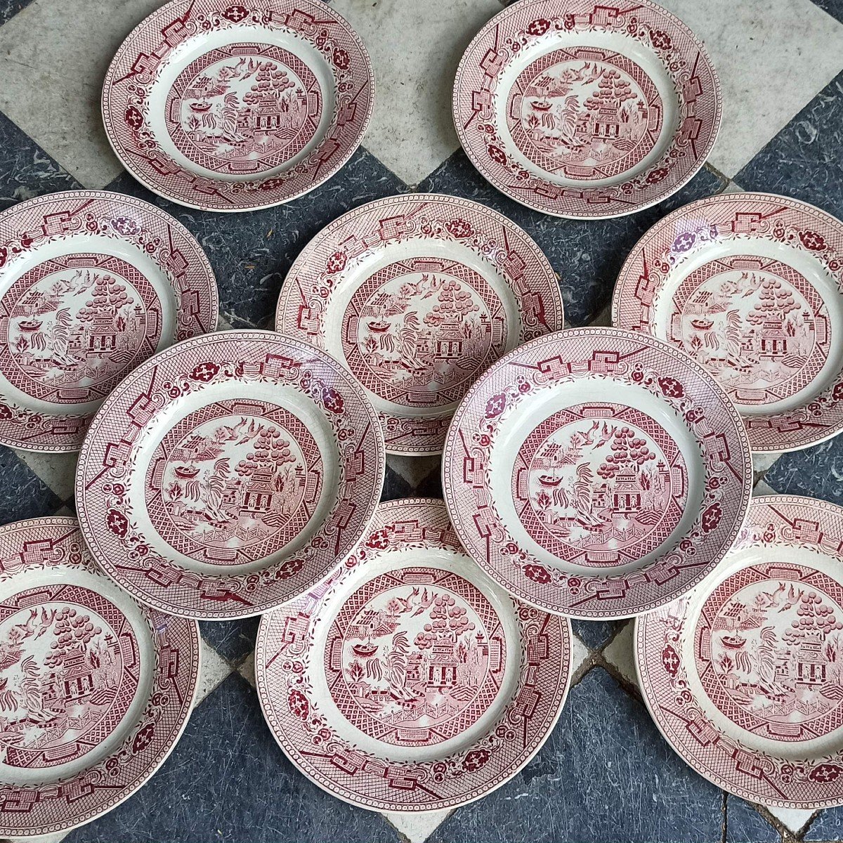 Suite Of 10 Plates In Faience De Gien Model Willow Red