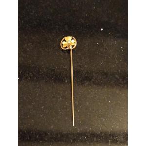 Gold Tie Pin Adorned With A Clover. Art Nouveau Period