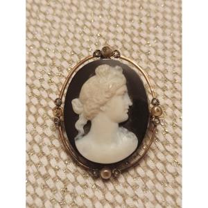 Gold Brooch Decorated With An Agate Cameo Napoleon III Period