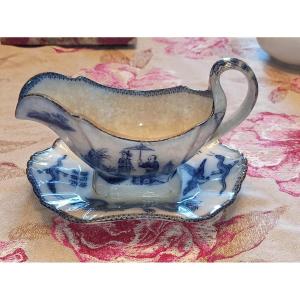 Sauciere En Faience De Vieillard Du Célèbre Service Dit Aux Chinois