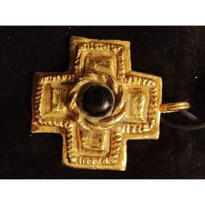 Croix vintage en laiton doré et pierre signée viva Paquita circa 1980