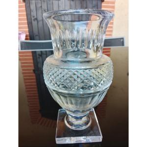 Vase en cristal taillé signé Baccarat