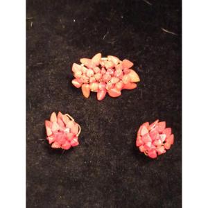 Demi Parure In Coral Including Ear Clips And A Brooch Circa 1930