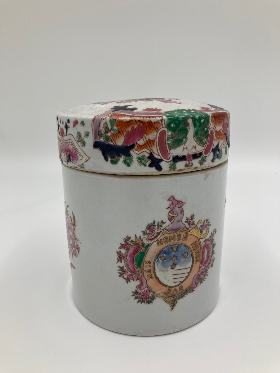 Boîte à couvercle en porcelaine chinoise de la Famille Rose-photo-2