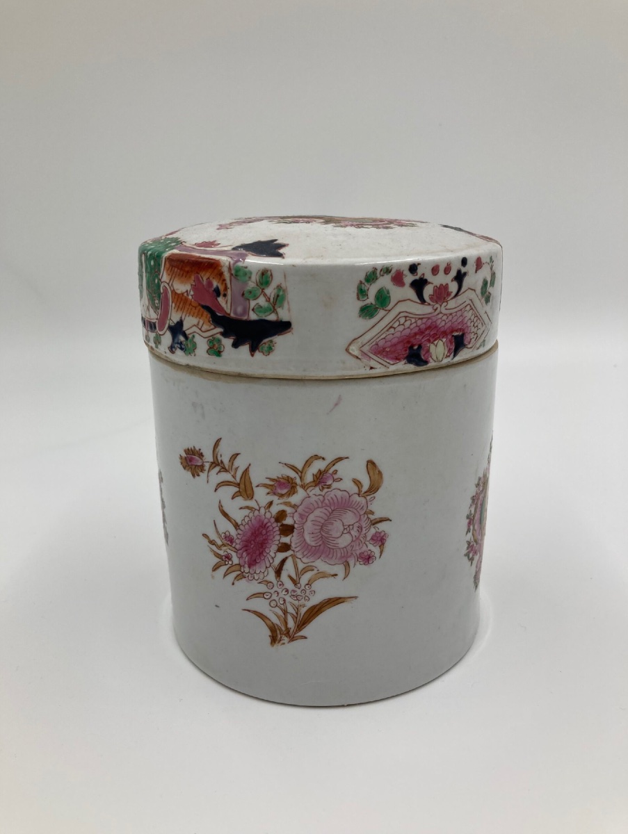 Boîte à couvercle en porcelaine chinoise de la Famille Rose-photo-3