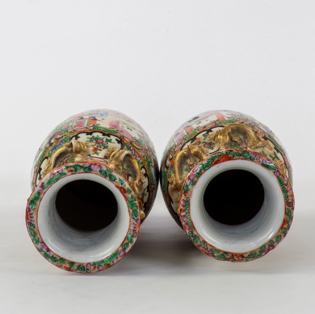 Paire de vases cantonais chinois, dynastie Qing (1875-1908)-photo-1