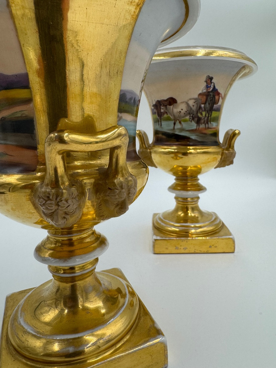 Paire de vases Médicis en porcelaine de Bruxelles (1840-1850)-photo-1