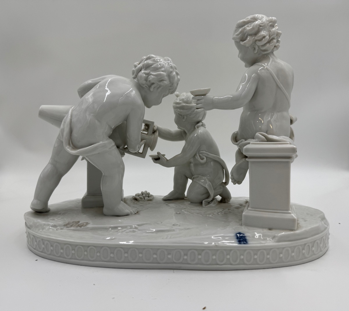 Groupe en porcelaine de putti, Volkstedt (1890-1900)-photo-4
