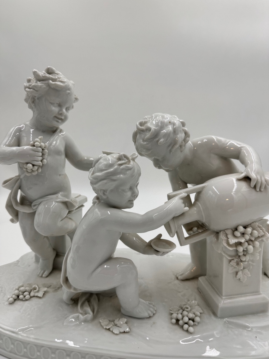 Groupe en porcelaine de putti, Volkstedt (1890-1900)