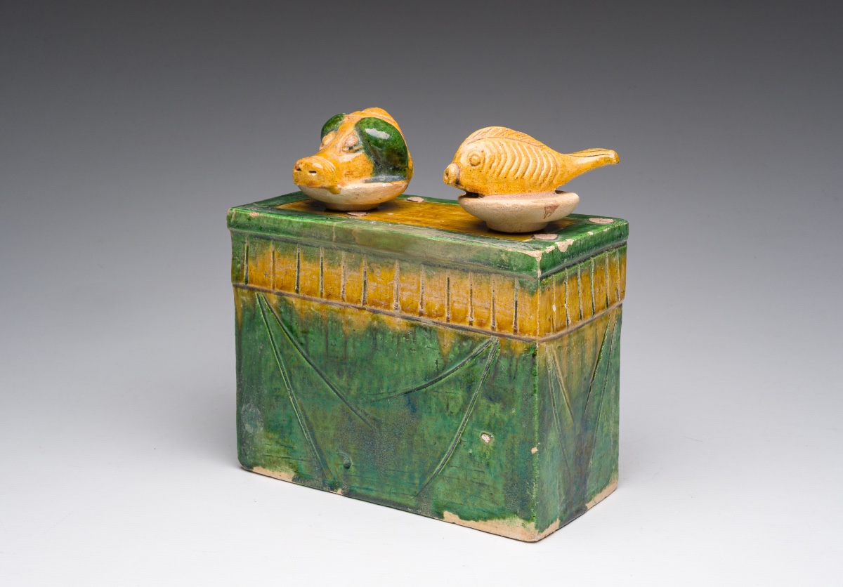 Table d'offrandes chinoise en cancan émaillé, Dynastie Ming (1368-1644)