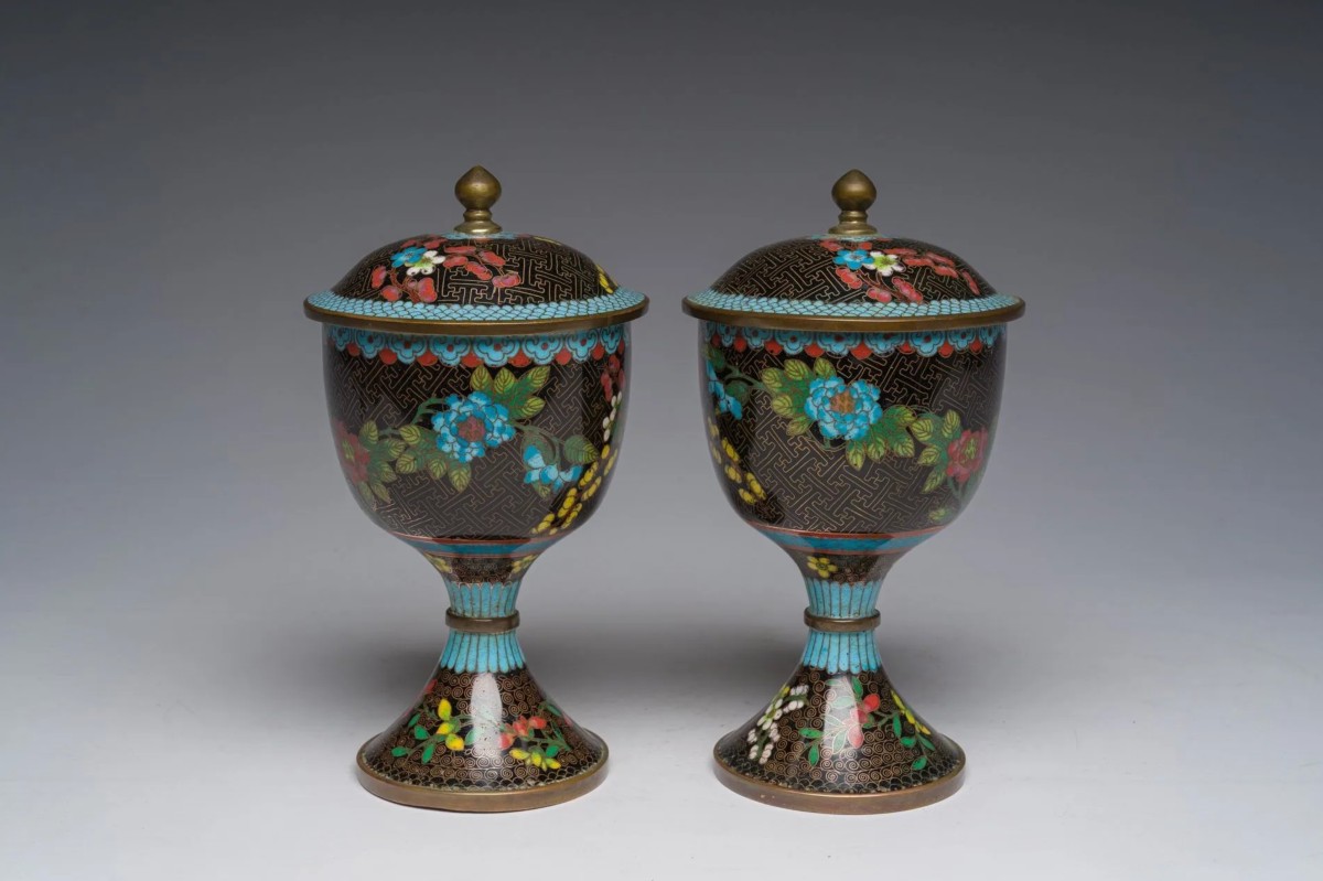 Chinese Cloisonné Vases With Lids, Qing Dynasty (1890-1900)