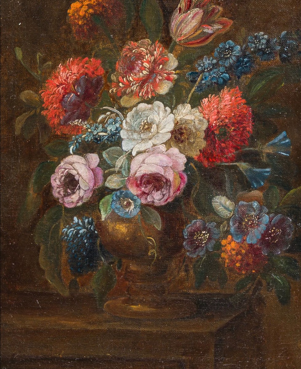 Nature morte florale dans un vase classique, École européenne, XIXe siècle