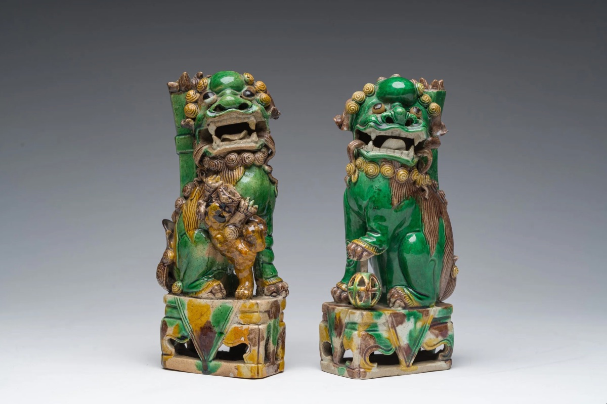 Chinese Buddhist Lions With “sancai” Enamel, Qing Dynasty, 1870–1900-photo-2