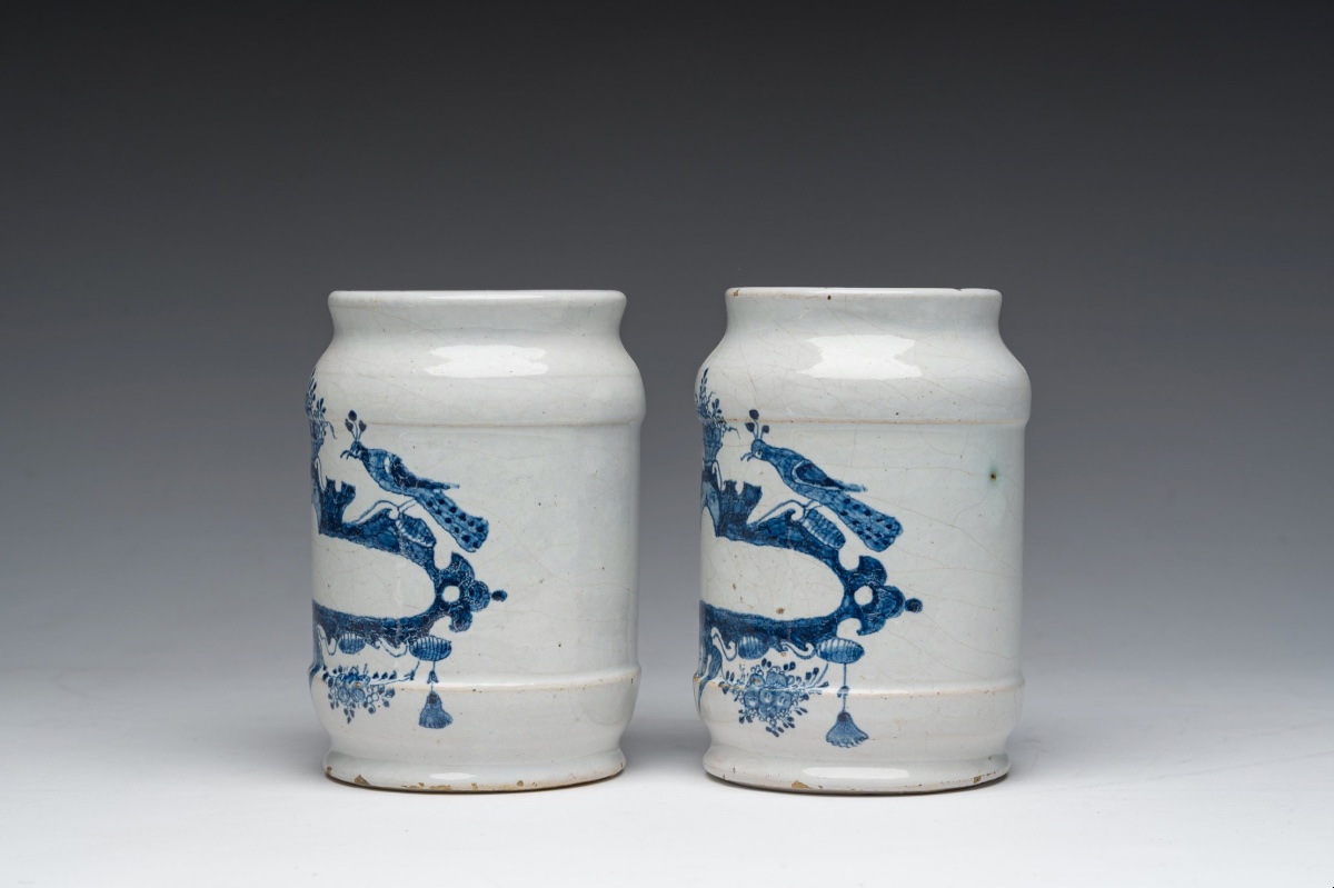 Paire de pots de pharmacie de Delft, « De Porceleyne Schotel », Pays-Bas, 1764-1772-photo-2