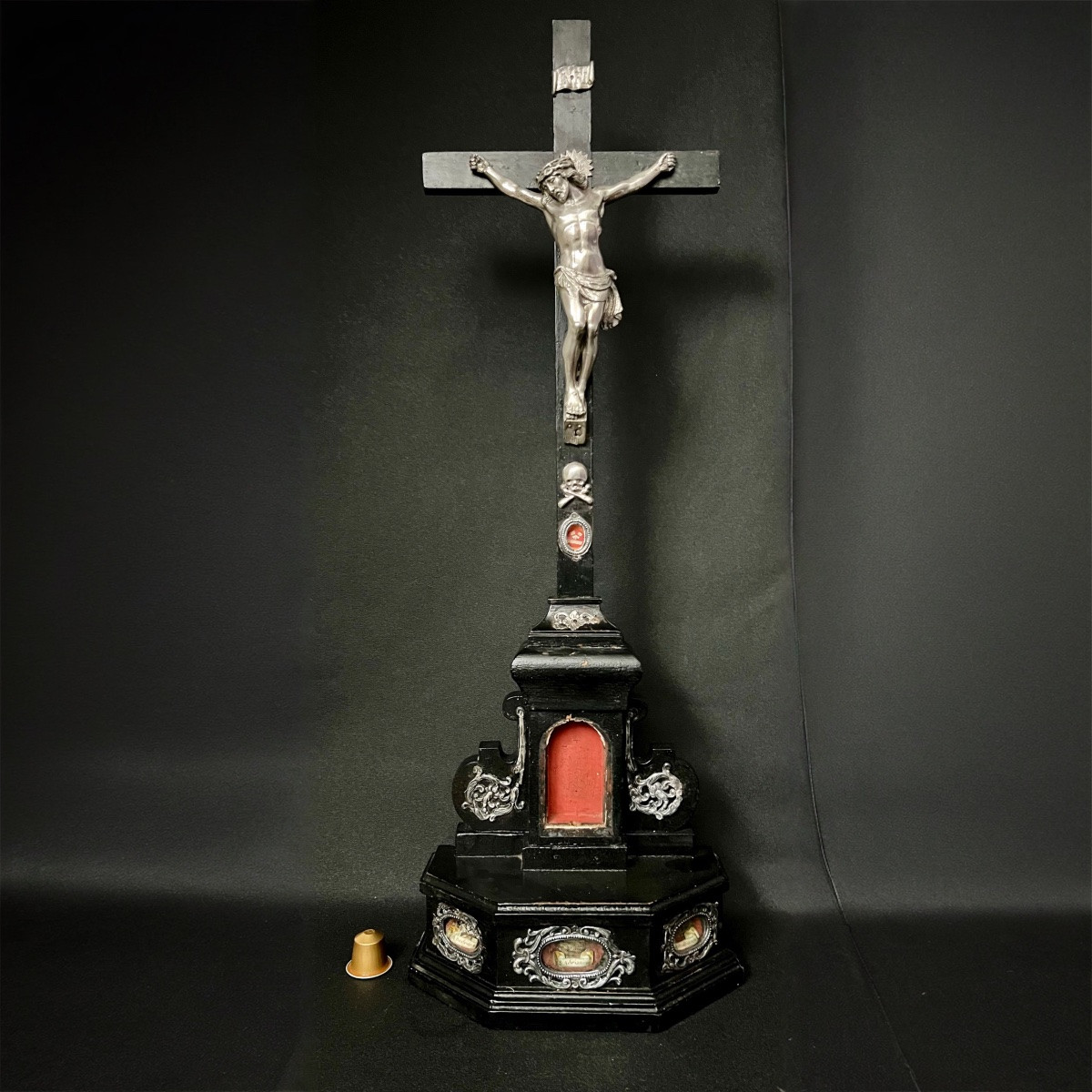 Large Baroque Reliquary Crucifix – Blackened Wood, Silver And Relics Of Saints – 19th Century-photo-1