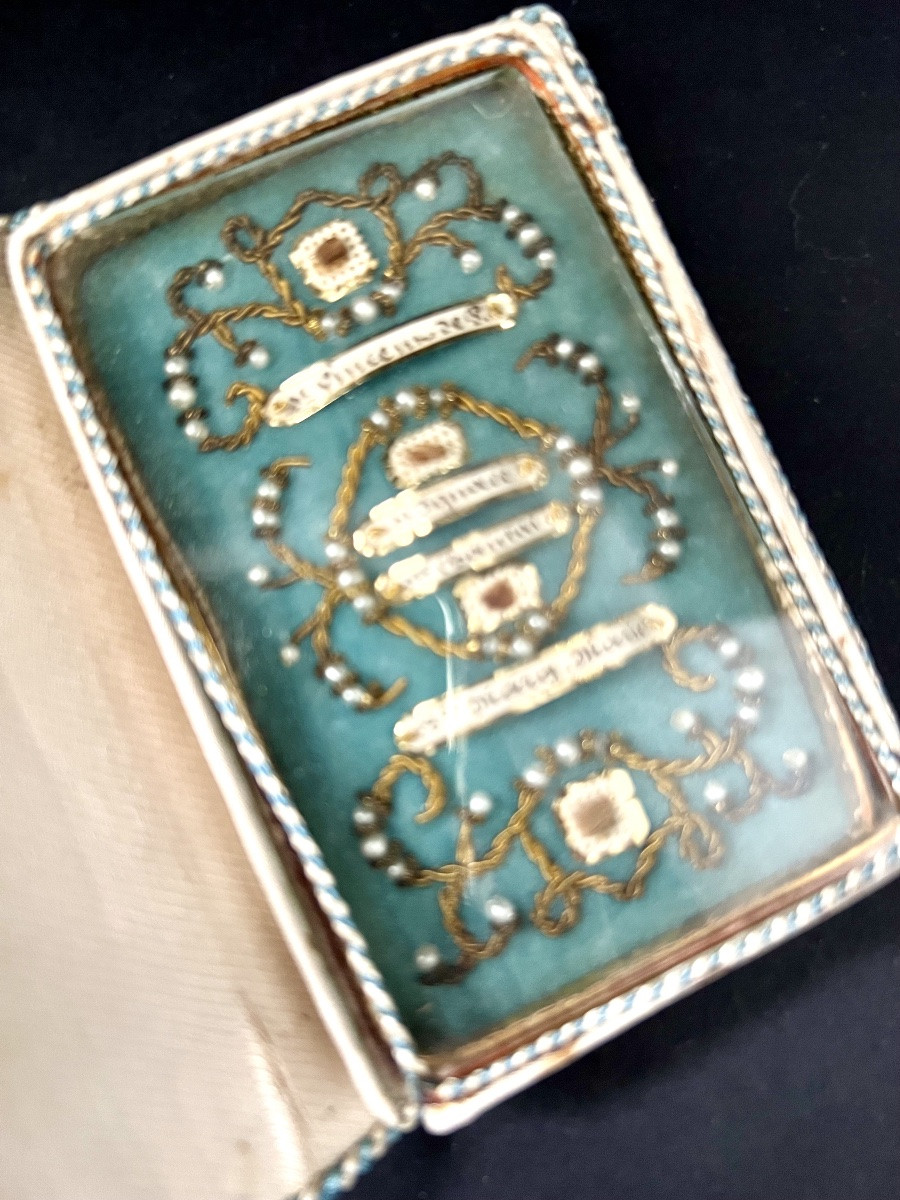 Reliquary In The Form Of An Embroidered Booklet, Containing 4 Relics -photo-8