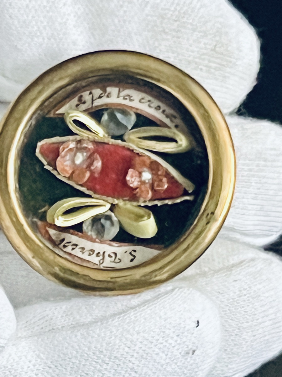 Reliquaire « teca » en laiton doré – XIXe siècle  Contenant trois reliques sacrées-photo-4