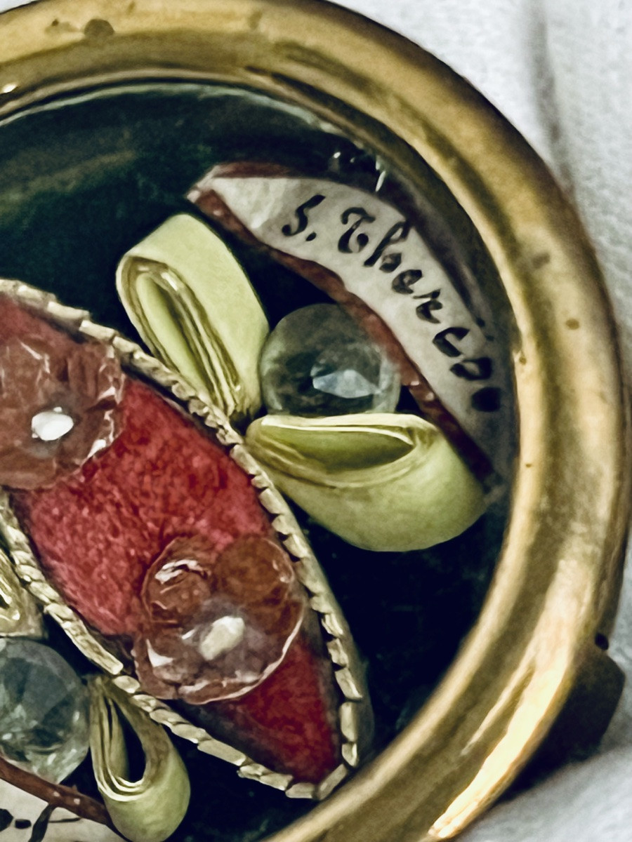 Reliquaire « teca » en laiton doré – XIXe siècle  Contenant trois reliques sacrées-photo-6