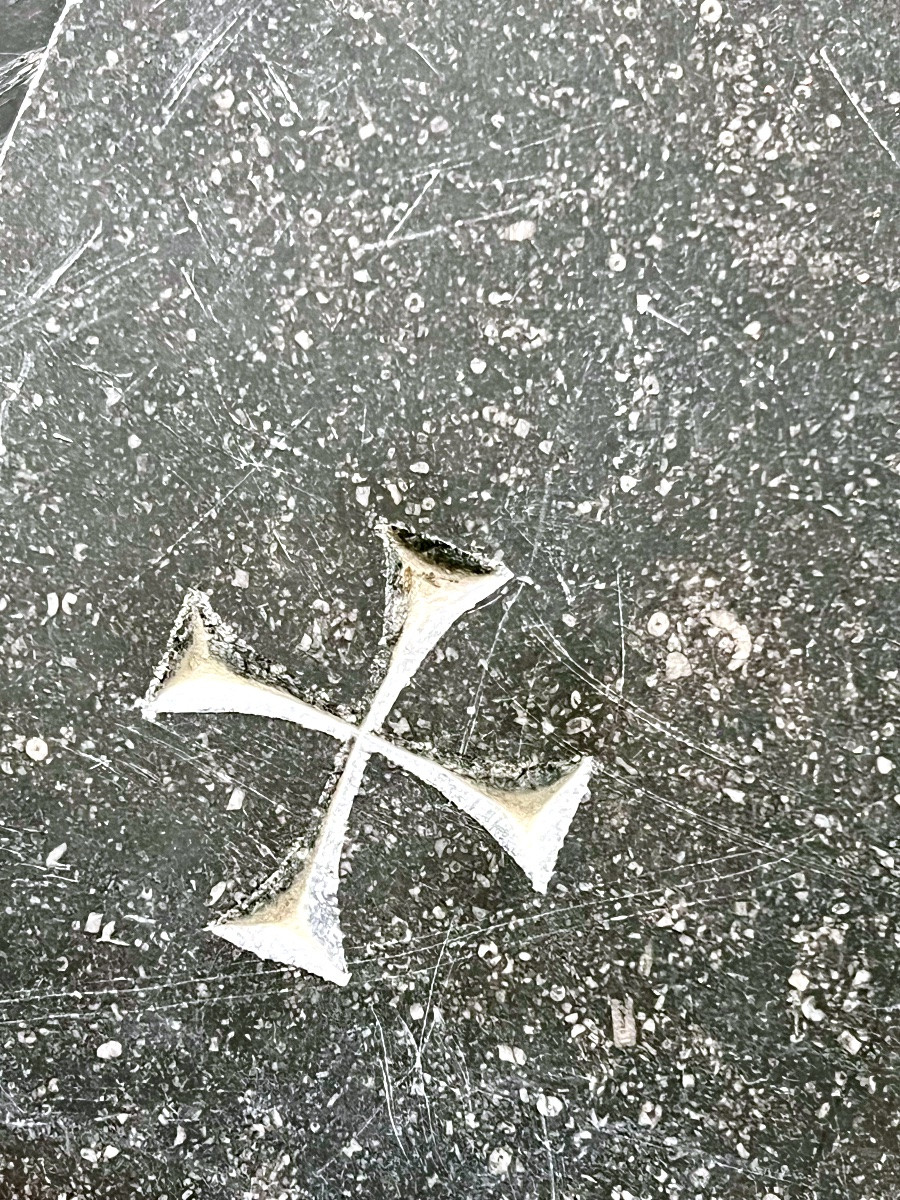 Marble Altar Slab With Engraved Cross – Relic Container-photo-3
