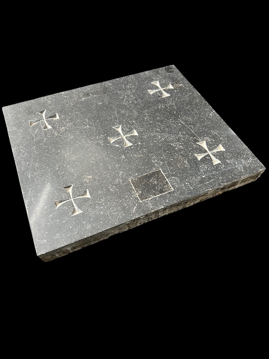 Marble Altar Slab With Engraved Cross – Relic Container-photo-1