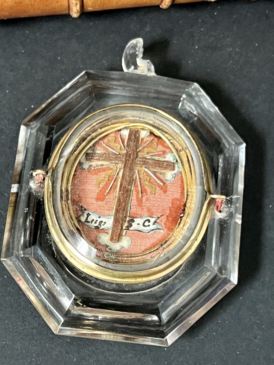 Reliquaire de la Vraie Croix – cristal taillé et papierolles – XIXe siècle-photo-1