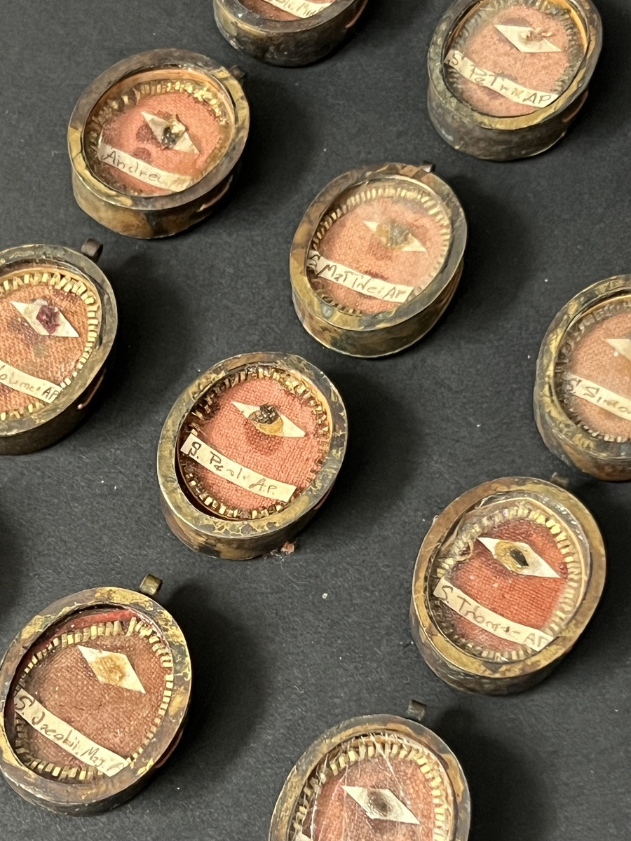 Ensemble de 12 reliquaires des Apôtres, XVIIIe – début XIXe siècle-photo-1