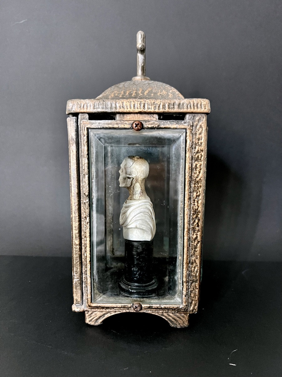 Vanitas "memento Mori" In Deer Bone, Displayed In Its Glass-fronted Chapel – 19th Century-photo-3