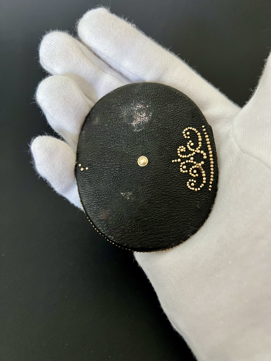 Miniature religieuse ovale représentant un moine capucin en prière,  XVIIIᵉ -photo-5