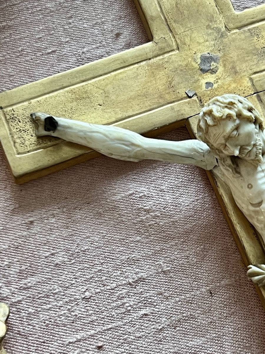 Important Christ On The Cross In A Carved Baroque Frame - 18th Century - Italy-photo-2