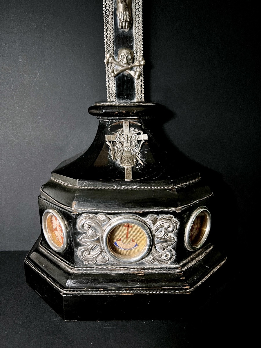 Reliquary Crucifix For Altar In Ebonized Wood And Massive  Silver – 19th Century-photo-2