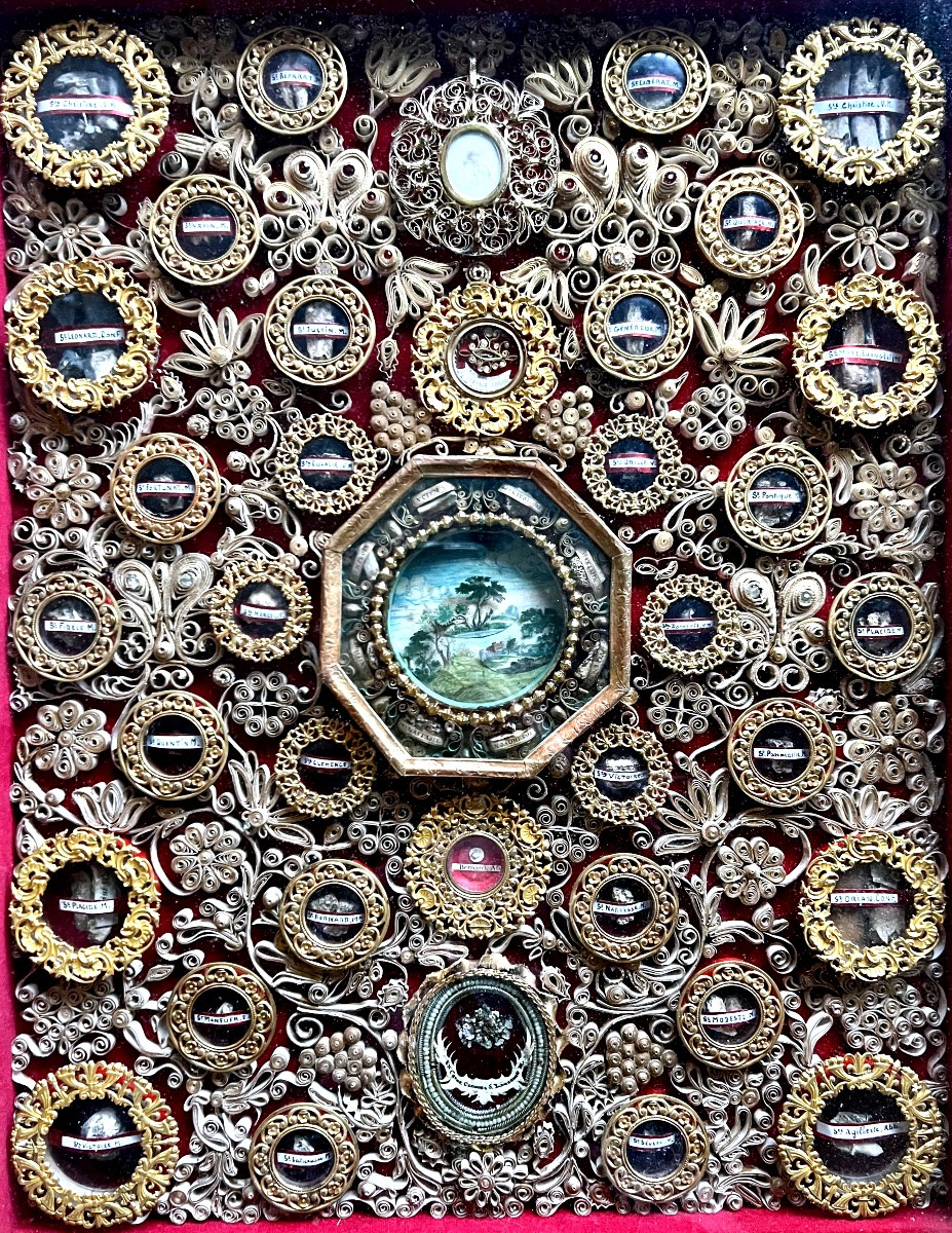 Important Reliquary Frame With Paper Filigree – 35 Relics – 19th-century Convent Work-photo-2