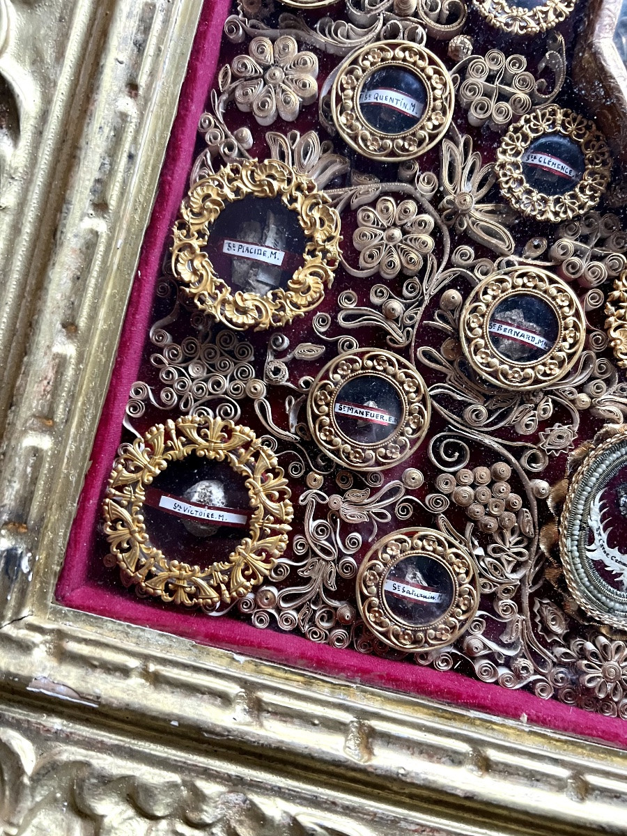 Important Reliquary Frame With Paper Filigree – 35 Relics – 19th-century Convent Work-photo-1