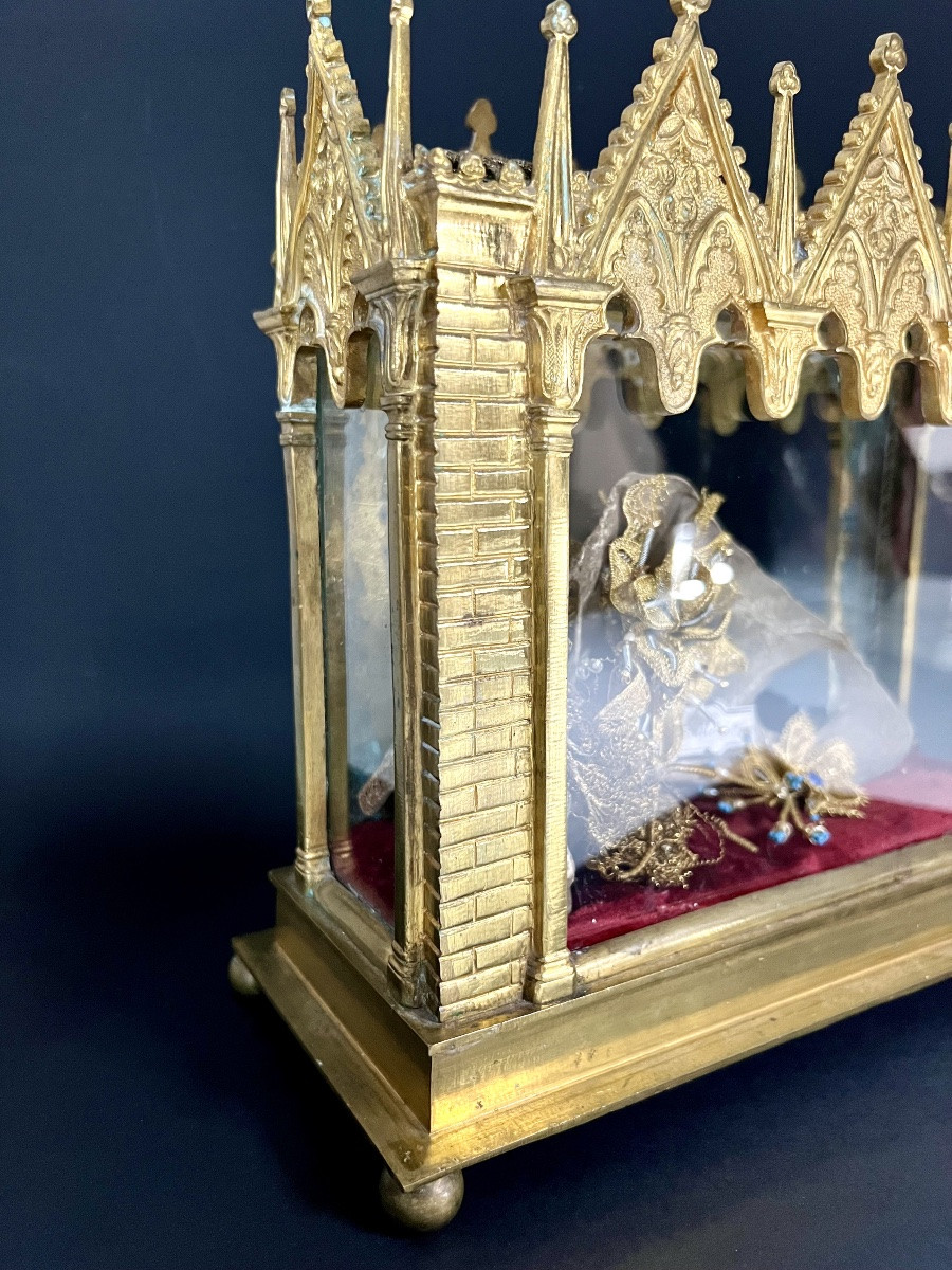 Chasse reliquaire néogothique contenant une relique de Saint Barthélemy – XIXe siècle - France-photo-2