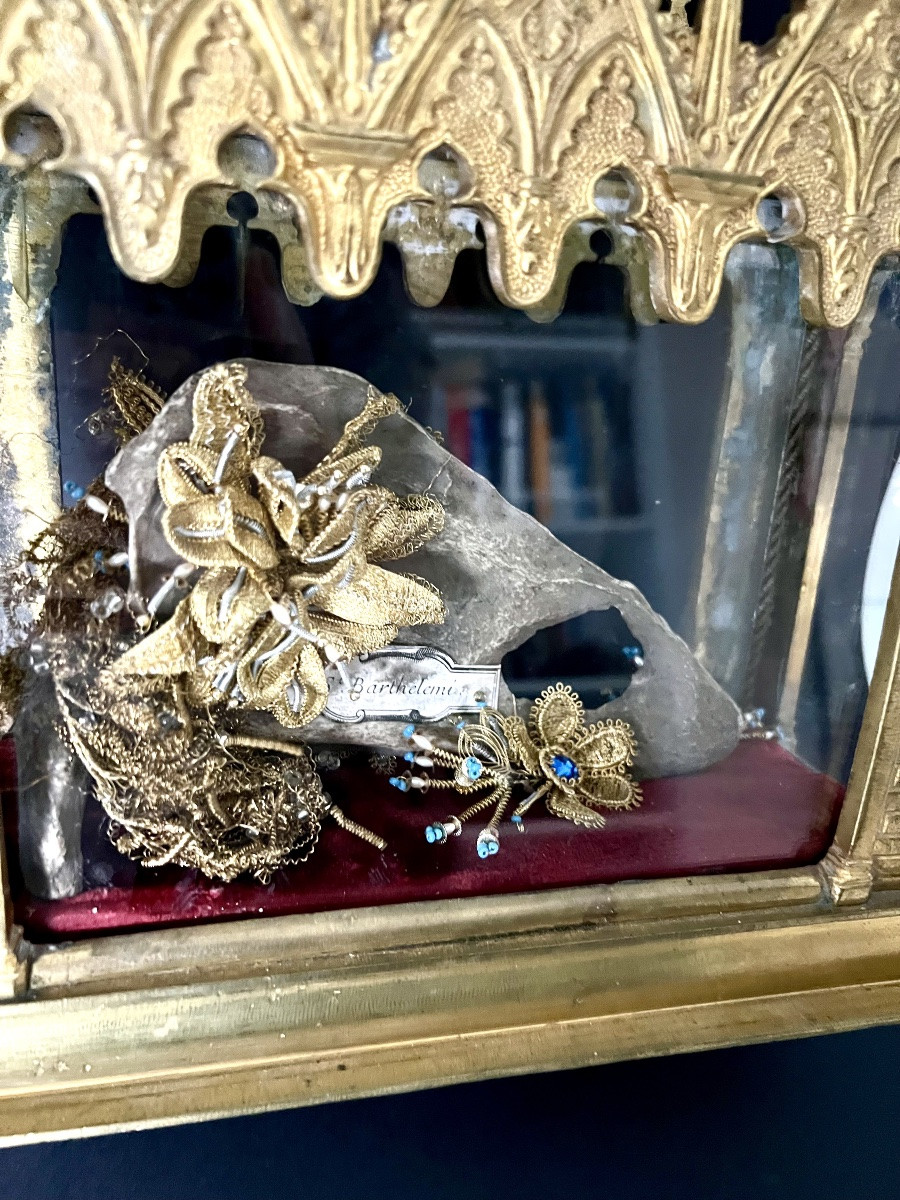 Chasse reliquaire néogothique contenant une relique de Saint Barthélemy – XIXe siècle - France-photo-6