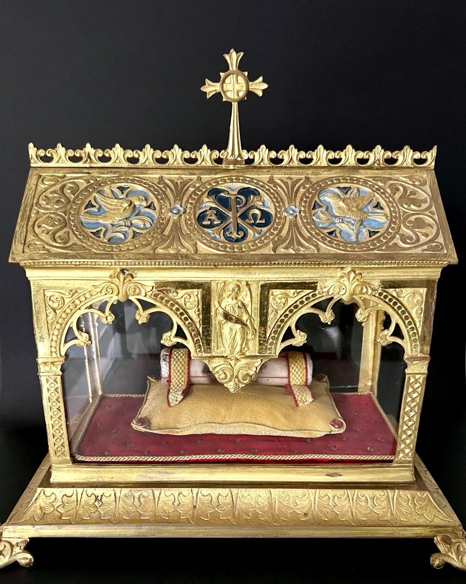 Neo-gothic Reliquary Shrine In Gilt Bronze Containing A Reliquary Tube Ex Ossibus – 19th Century 