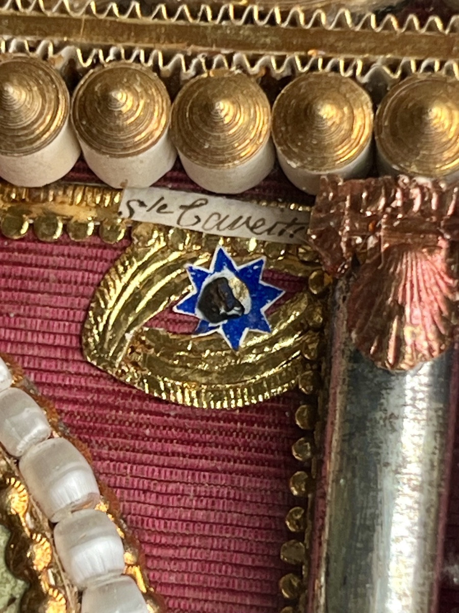 Cadre reliquaire (24 reliques) , travail monastique en paperolles, XVIIIe siècle.-photo-7