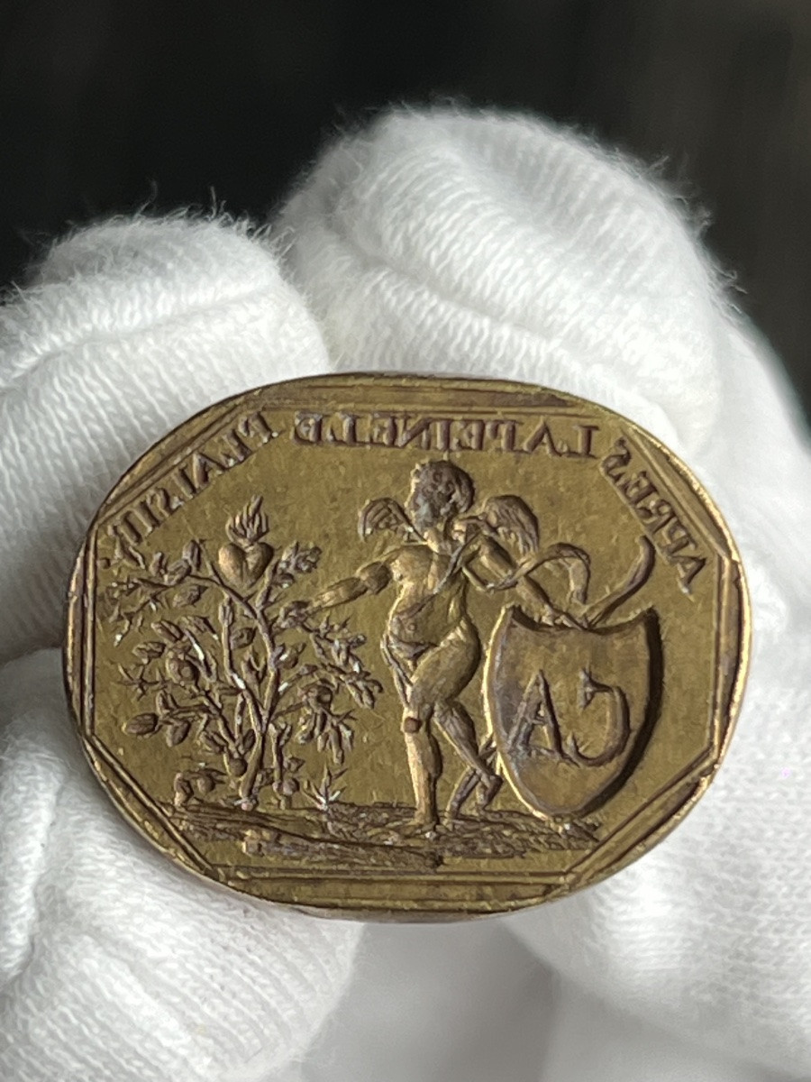 Cachet à Cire Allégorique en Bronze Doré et Métal Argenté – Putto Ailé & Écu Armorié -photo-6