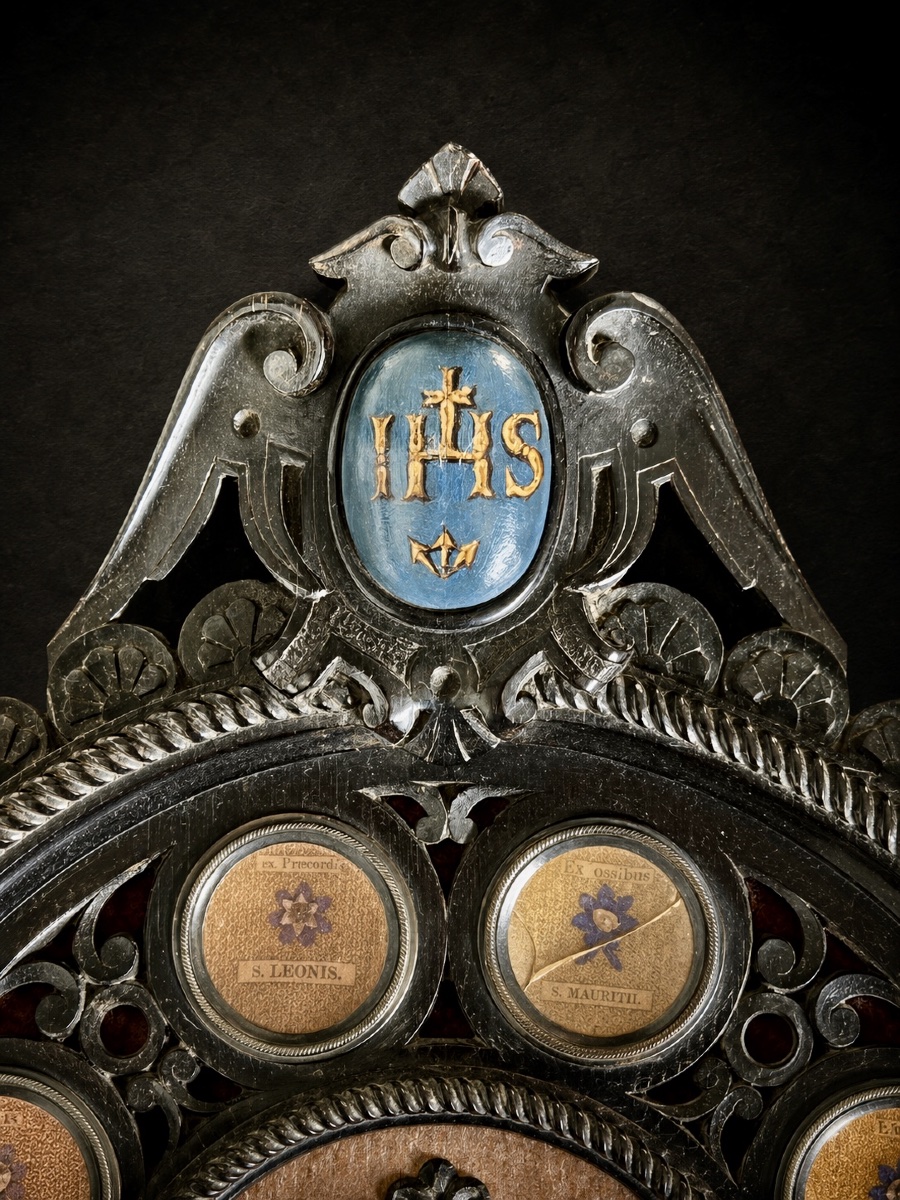 Exceptional Reliquary Frame With Relics From The Passion Of Christ And The Holy Places-photo-4