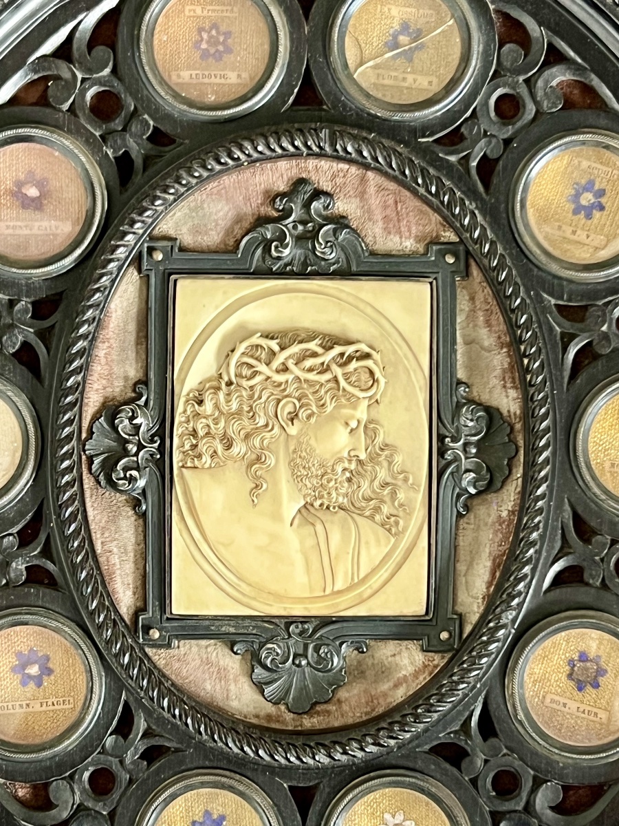 Exceptional Reliquary Frame With Relics From The Passion Of Christ And The Holy Places-photo-5