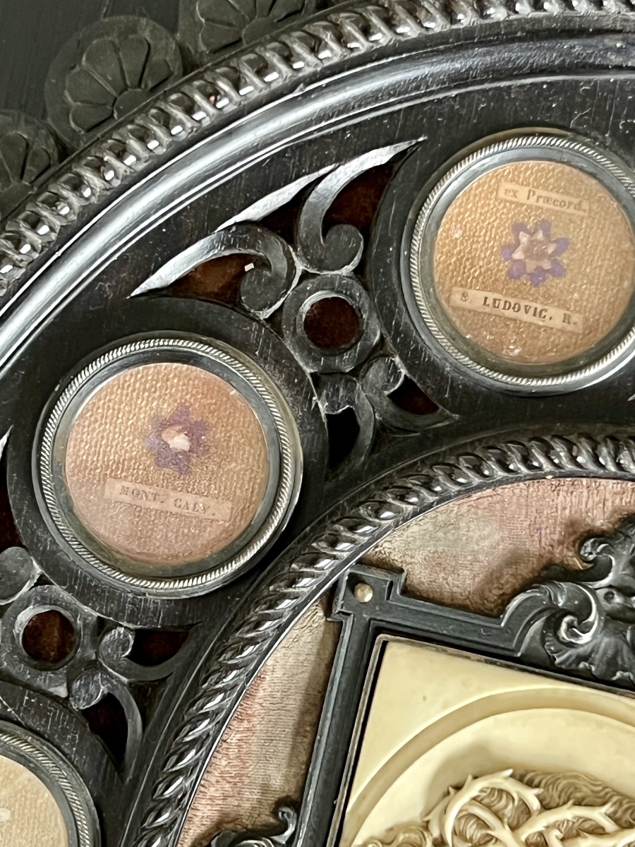 Exceptional Reliquary Frame With Relics From The Passion Of Christ And The Holy Places-photo-6