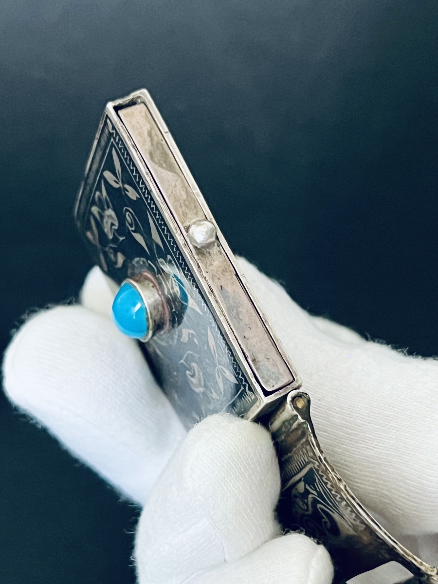 Bracelet manchette en argent niellé à compartiment secret, XIXe siècle-photo-6