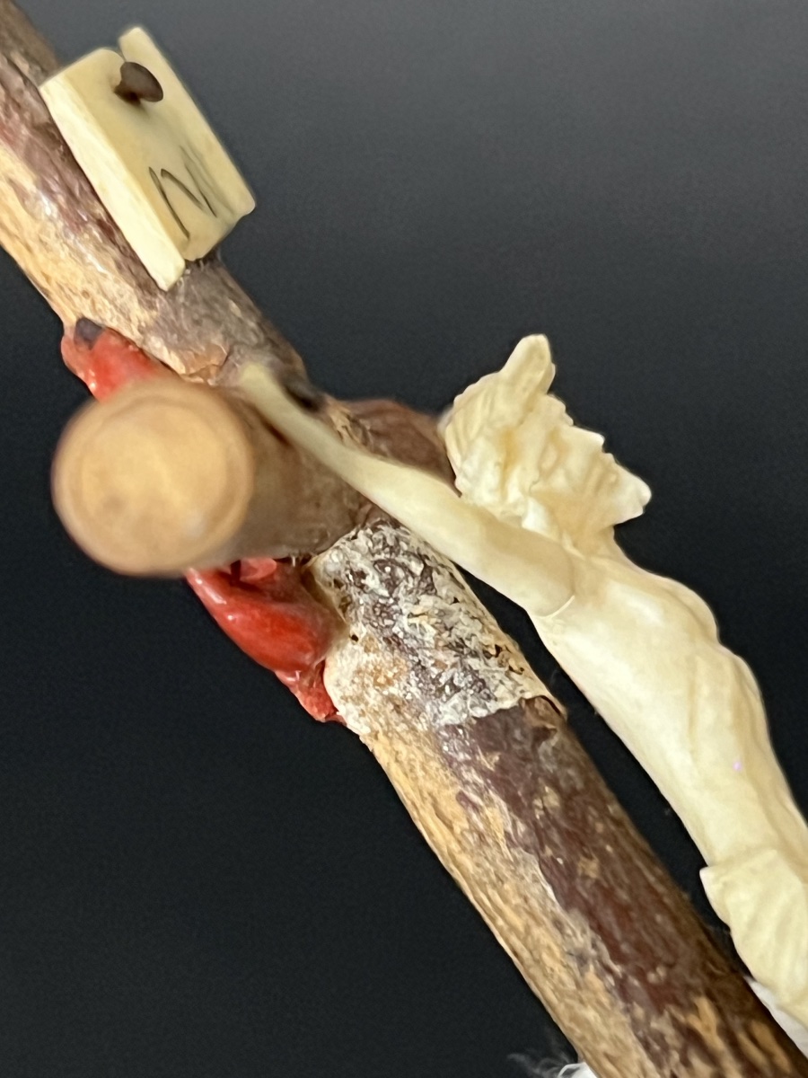 Crucifix-reliquaire de pèlerinage en bois d’olivier de Terre Sainte-photo-4