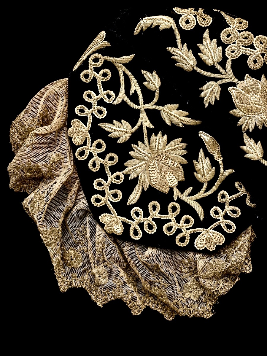 Traditional Velvet Jacket Embroidered With Gold Metallic Threads – 19th Century-photo-3