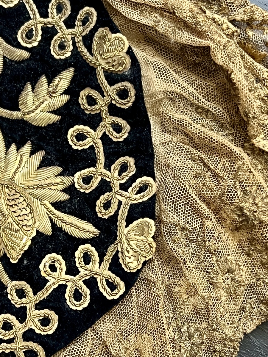 Traditional Velvet Jacket Embroidered With Gold Metallic Threads – 19th Century-photo-6