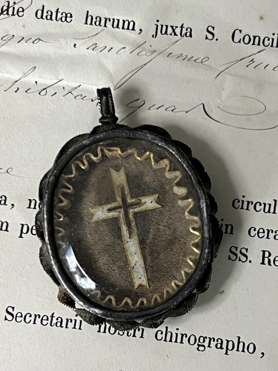 Reliquaire Ex Ligno D,N.J.C  avec authentique épiscopal – 1878