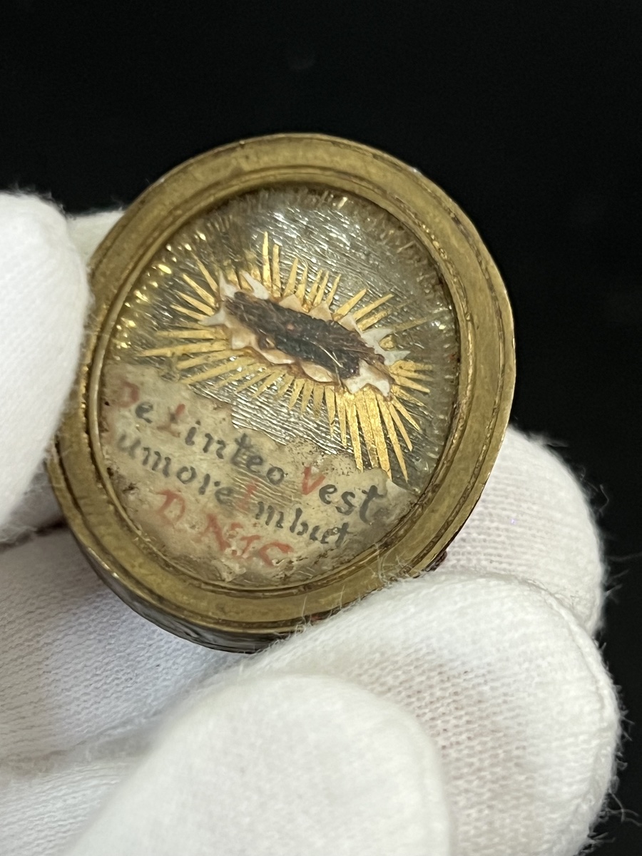 Rare Reliquary Containing A Fragment Of Christ’s Tunic – Ex Linteo Vestis Domini Nostri -photo-1