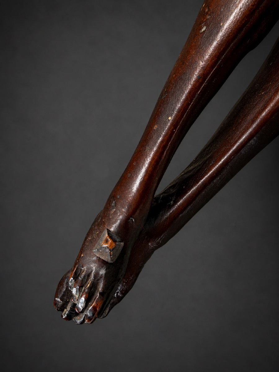 Christ en croix en tilleul sculpté – Allemagne, XVIIIe siècle -photo-1