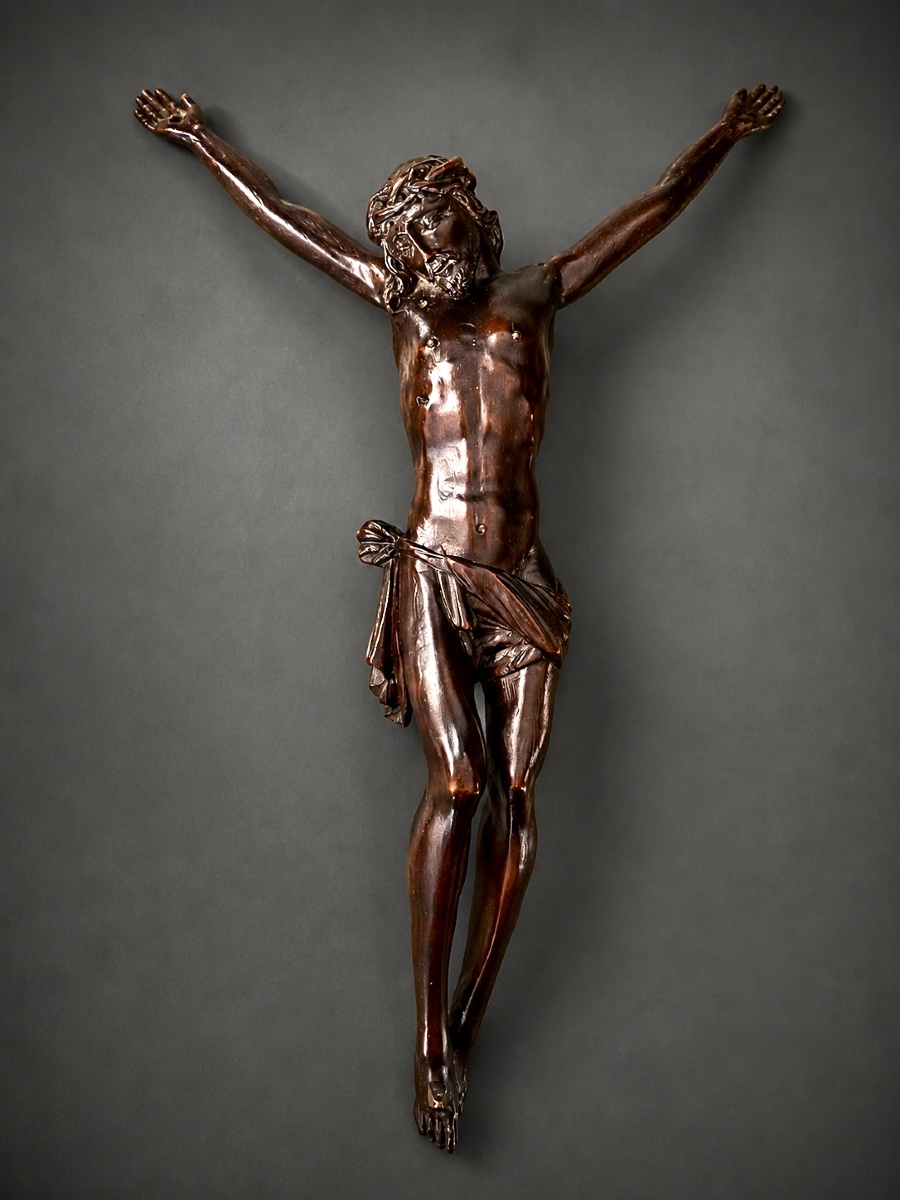 Christ en croix en tilleul sculpté – Allemagne, XVIIIe siècle 